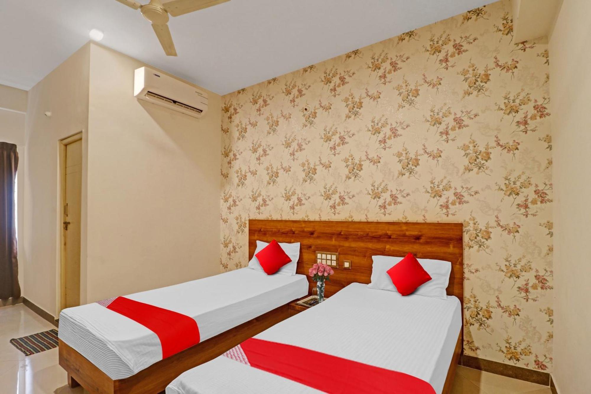 Hotel O Formula Vanivilasa Puram Kültér fotó