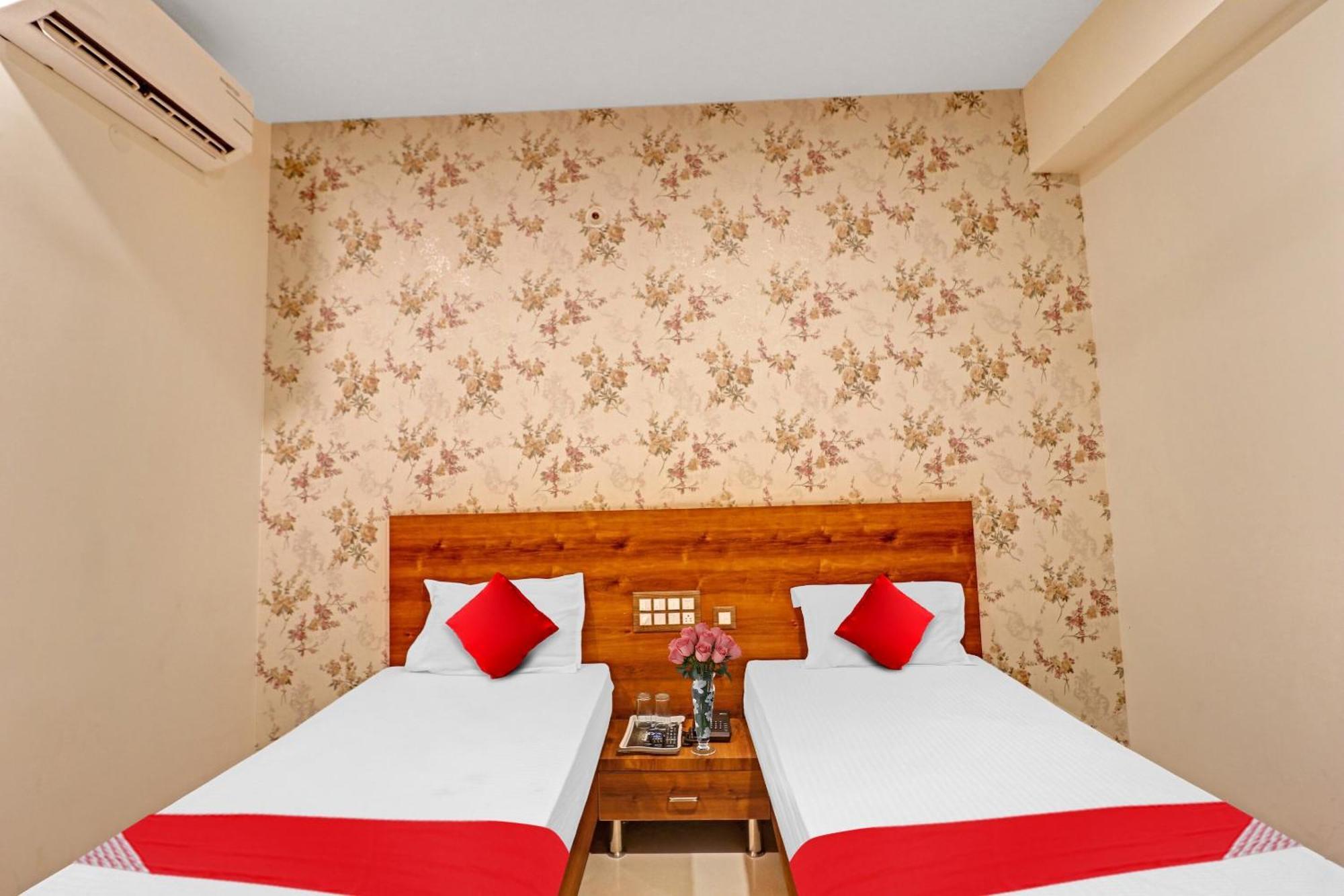 Hotel O Formula Vanivilasa Puram Kültér fotó