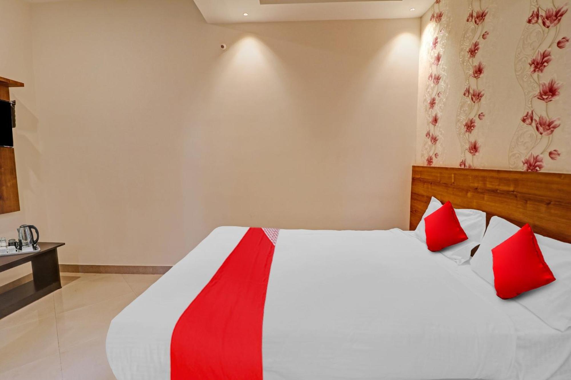 Hotel O Formula Vanivilasa Puram Kültér fotó