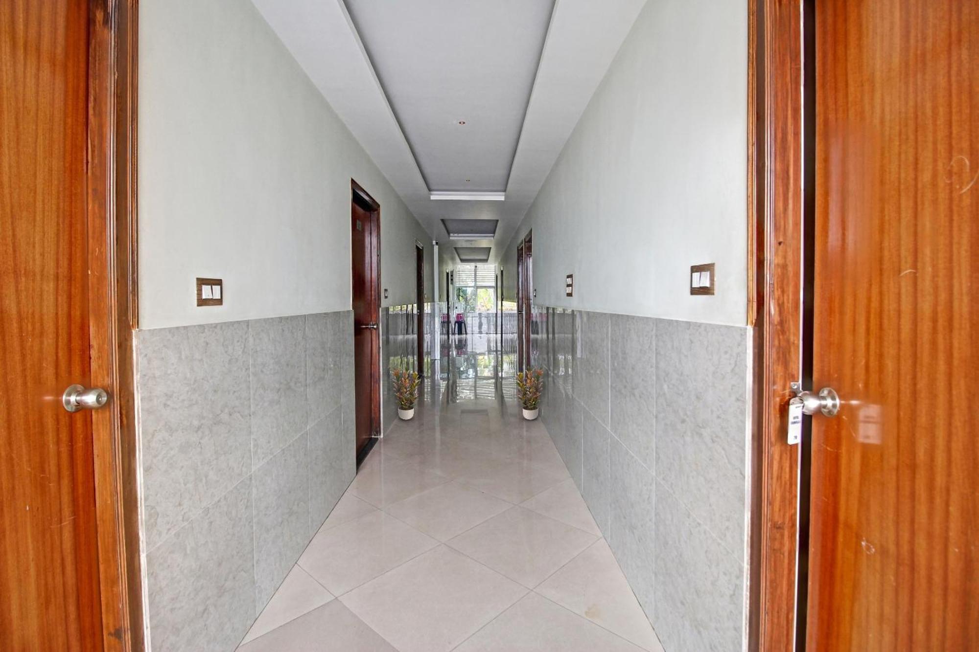 Hotel O Formula Vanivilasa Puram Kültér fotó