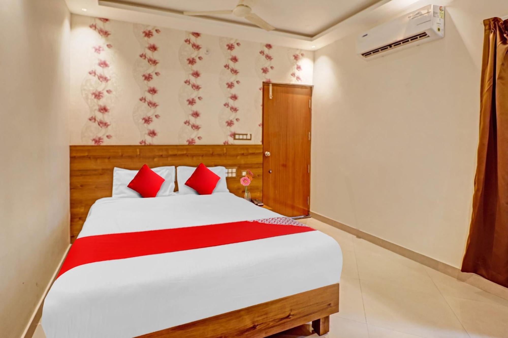 Hotel O Formula Vanivilasa Puram Kültér fotó